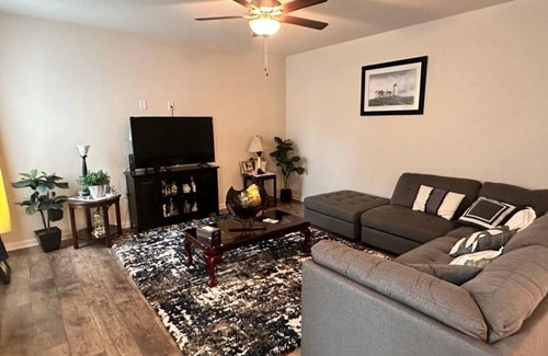 Dallas House | Cozy 4 Bedrooms 🏡 with parking on Premise