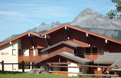 Cohennoz Apartment | Cozy 4-Person Apartment with Mezzanine, near slopes, parking included, Crest-Voland