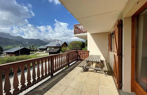 Crest-Voland Apartment | Cozy 4-Person Apartment, 2 Rooms + Mountain Area, Near Slopes, Terrace, Parking, Wi-Fi Option