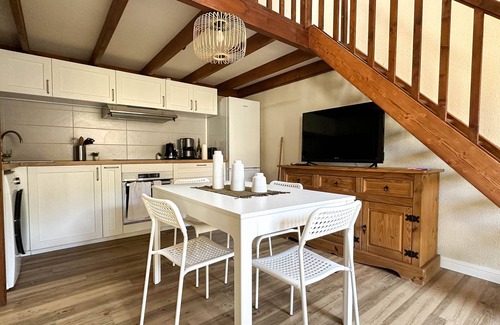 Les Mathes House | Cozy 4-Person House, 1000m from Sea, Renovated 2023, Terrace, Parking - Les Mathes
