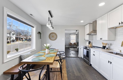 Downtown House | Cozy 4Bd Bungalow w/Private Backyard Lounge and Game Room Mins to Downtown
