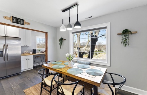 Downtown House | Cozy 4Bd Bungalow w/Private Backyard Lounge and Game Room Mins to Downtown