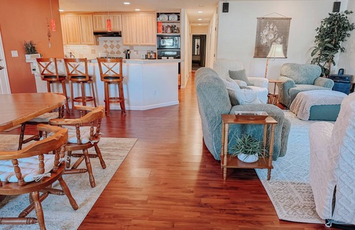 Shasta View House | Cozy 4bd Home w/3 King Beds + EV Charger + Trailer Parking