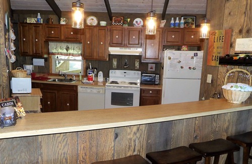 Beech Mountain Cottage | Cozy 4BR Beech Mountain cottage with views, adventure, and comfort for all.