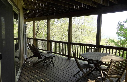 Beech Mountain Cottage | Cozy 4BR Beech Mountain cottage with views, adventure, and comfort for all.