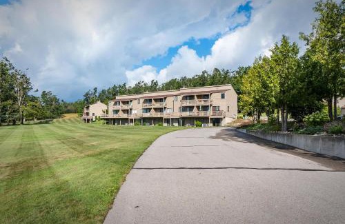Harbor Springs House | Cozy 4BR Condo - Pool Access Near Ski & Lake