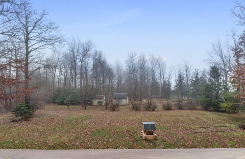 Lynn House | Cozy 4BR Hendersonville cabin with private hot tub
