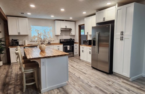 Columbus House | Cozy 4BR Home w/Screened Porch, Private Fenced Yard, & Near Fort Moore