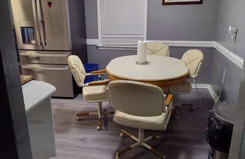 Norfolk House | Cozy 5-bdrm hm, Loaded Kitchen, w/Patio nDeck & Grill, WiFi in pleasant Norfolk