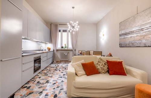 Parma City Centre Apartment | Cozy 68 sqm apartment, located on the ground floor that can accommodate four people.It is located 50 meters from the Duomo, the symbol of the city.Parma is a city on a human scale, perfect for those who love to take beautiful walks through the alleys.Nea