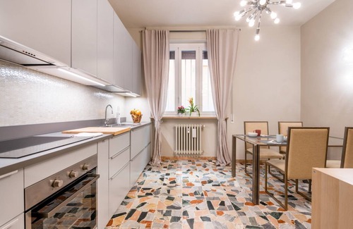 Parma City Centre Apartment | Cozy 68 sqm apartment, located on the ground floor that can accommodate four people.It is located 50 meters from the Duomo, the symbol of the city.Parma is a city on a human scale, perfect for those who love to take beautiful walks through the alleys.Nea