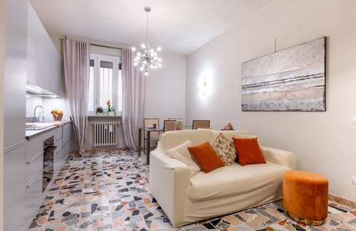 Parma City Centre Apartment | Cozy 68 sqm apartment, located on the ground floor that can accommodate four people.It is located 50 meters from the Duomo, the symbol of the city.Parma is a city on a human scale, perfect for those who love to take beautiful walks through the alleys.Nea