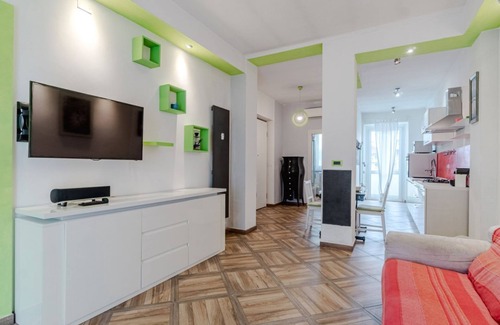 San Paolo Apartment | Cozy 72 sqm apartment in Turin, perfect for 4 guests, located on the fourth floor of an elegant 1930s building (no elevator). It features two balconies with bright views. The property is in a lively and well-served area, just steps away from shops, resta