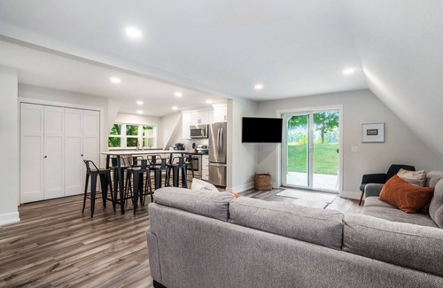Fennville House | Cozy A-Frame: Hot Tub! Minutes to town & wineries
