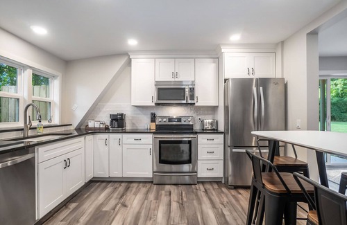 Fennville House | Cozy A-Frame: Hot Tub! Minutes to town & wineries