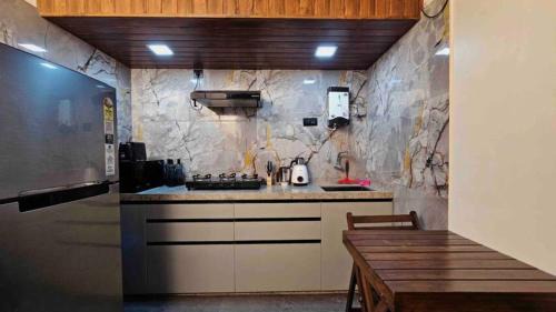 Andheri West Apartment | Cozy AC Studio W/ Kitchenette Nr Kokilaben Hosp.