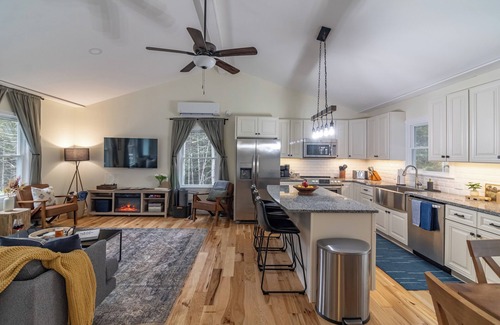 West Tremont House | Cozy Acadia Hideaway with Hot Tub