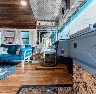 Tampa House | Cozy AF Medusa the Bus-Lux