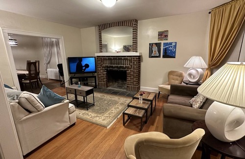 Melrose House | Cozy Albany Home