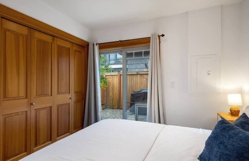 Alki House | Cozy Alki Beach Townhome