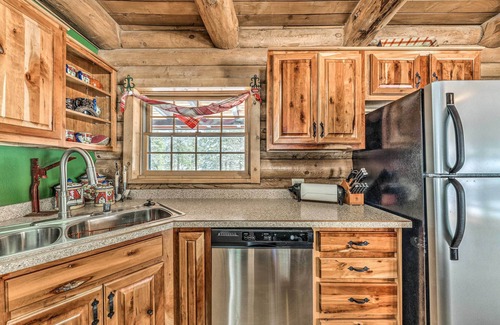 Alto Cabin | Cozy Alto Cabin on 2 Acres: Near Fishing & Skiing!
