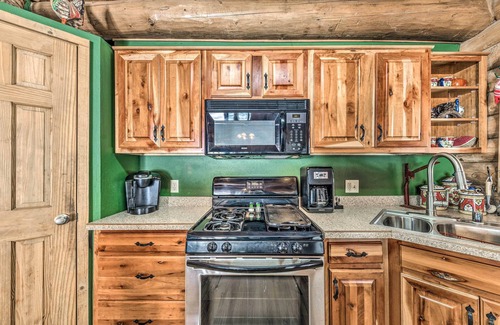 Alto Cabin | Cozy Alto Cabin on 2 Acres: Near Fishing & Skiing!