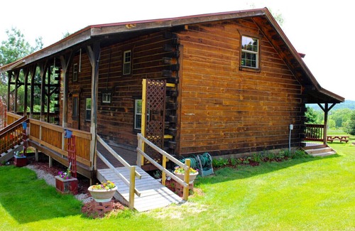 La Farge Cabin | Cozy Amish built cabin in the heart of the Kickapoo Valley Reserve State Park.