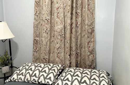 Ocean Hill House | Cozy and Central Room