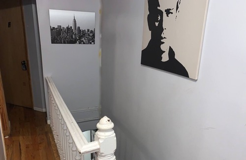 Ocean Hill House | Cozy and Central Room