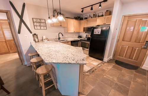 River Run Condo | Cozy and Charming W/Fireplace, Family Trip!
