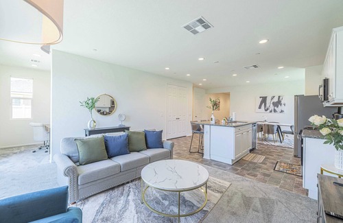 Lancaster House | Cozy and Chic Home in Lancaster - Spacious & Convenient for Long Stays #41589