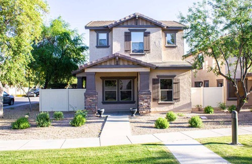 East Mesa House | Cozy and Clean Pet-Friendly Family Retreat Newly Remodeled Community Pool