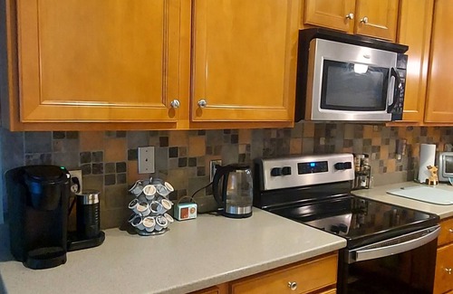 Southwest Raleigh House | Cozy and Clean townhome with WiFi and AC in charming Raleigh.nPrime location !