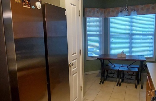 Southwest Raleigh House | Cozy and Clean townhome with WiFi and AC in charming Raleigh.nPrime location !
