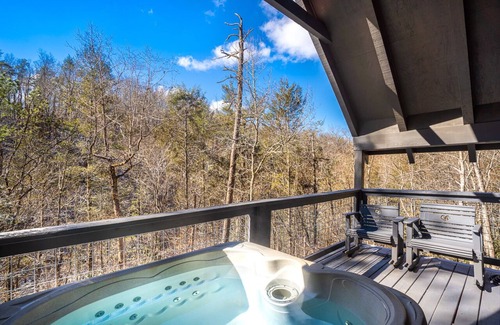 Pittman Center Cabin | Cozy and Comfortable. Hot tub on your Private Deck.