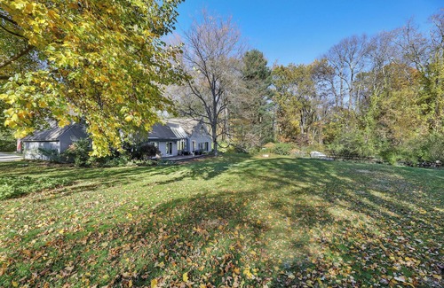 Glendale Cottage | Cozy and conveniently located cottage nestled in the mountains