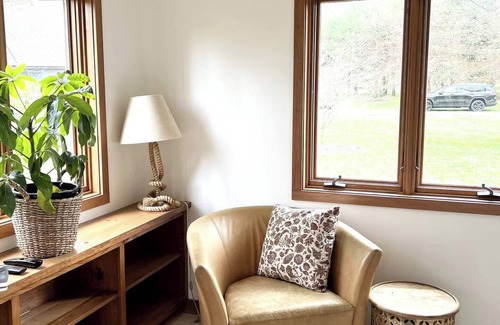 Glendale Cottage | Cozy and conveniently located cottage nestled in the mountains