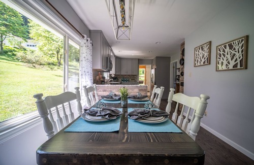 Brevard House | Cozy and Convenient Mountainside Retreat