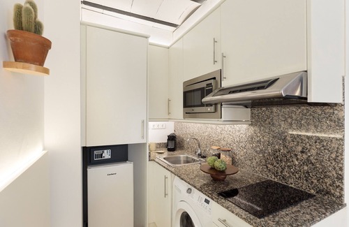 El Born Apartment | Cozy and elegant studio with terrace in the city center