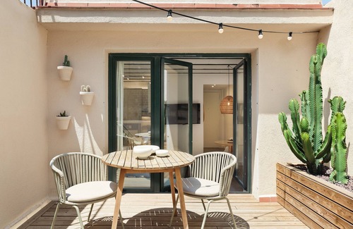 El Born Apartment | Cozy and elegant studio with terrace in the city center