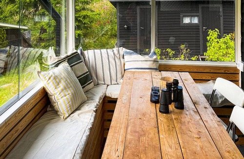 Undenas House | Cozy and family-friendly vacation home with lake view on Lake Viken.