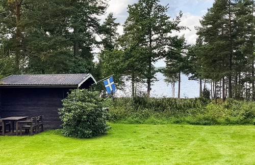 Undenas House | Cozy and family-friendly vacation home with lake view on Lake Viken.