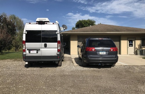 Decorah House | Cozy and fully luxurious (camper van style)