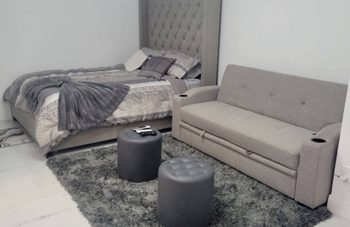Pembroke Pines Apartment | Cozy and inviting Studio with Private entrance in charming Pembroke Pines