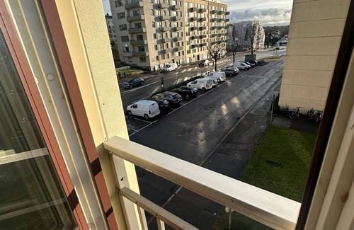 Centrum Apartment | Cozy and modern central apartment with 2 balconies, full kitchen och bathroom.