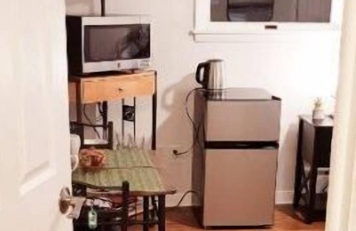 Wharton House | Cozy and Peaceful Near Mall, Hospital Public Transportation