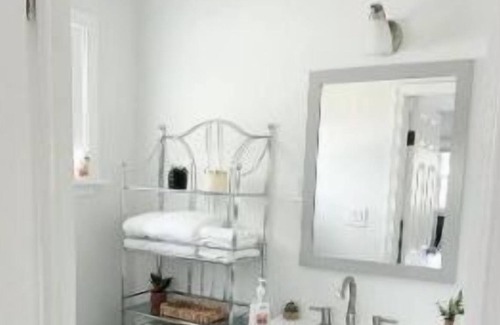 Wharton House | Cozy and Peaceful Near Mall, Hospital Public Transportation