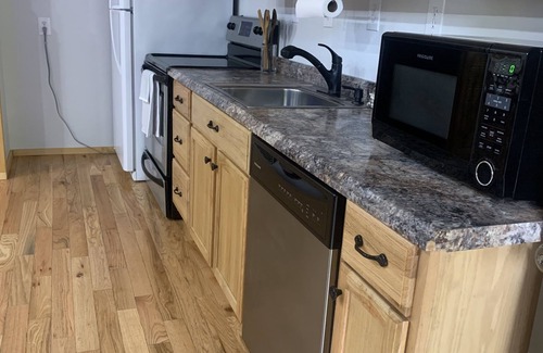 Whittier Apartment | Cozy and Private, 10 min to Cherokee, 60 min Tail of the Dragon Covered Parking