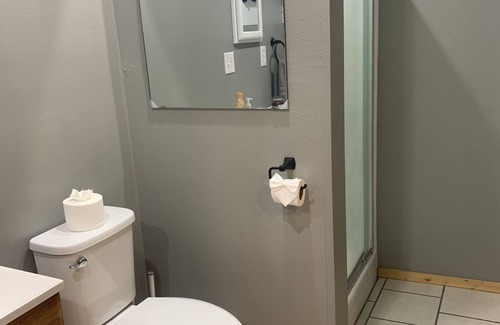 Whittier Apartment | Cozy and Private, 10 min to Cherokee, 60 min Tail of the Dragon Covered Parking