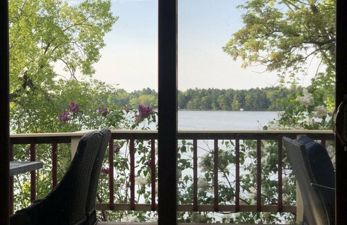 Wautoma House | Cozy and relaxing retreat on Lake Irogami.